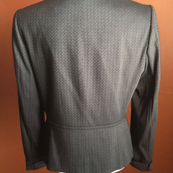 Tahari Front Clasp Fitted Blazer - Picture 4 of 16